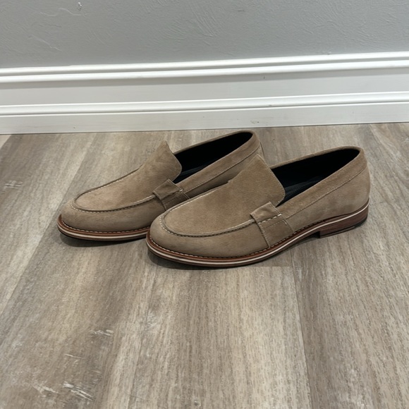 🔥🔥EUC barely worn Helm Suede Loafer - Picture 2 of 5